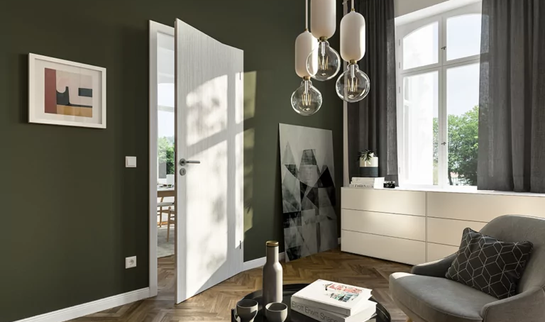 Weiße Holztüre in Raum mit grüner Wand und Moderner, organischer Möblierung.