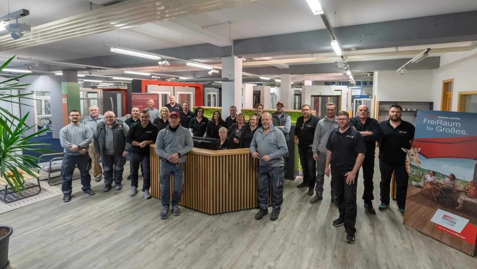 Das Team der Frank Krainhöfner GmbH in der Firmeneigenen Ausstellung.