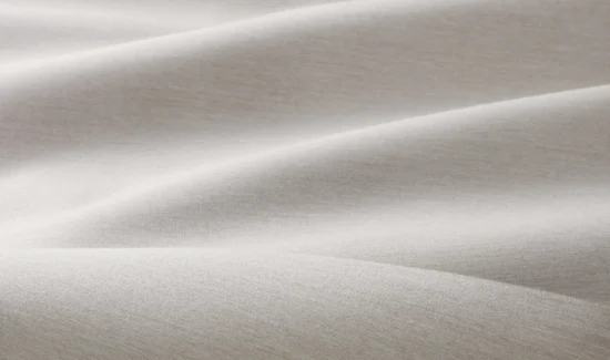 Nahaufnahme von weicher, beiger Stoffstruktur